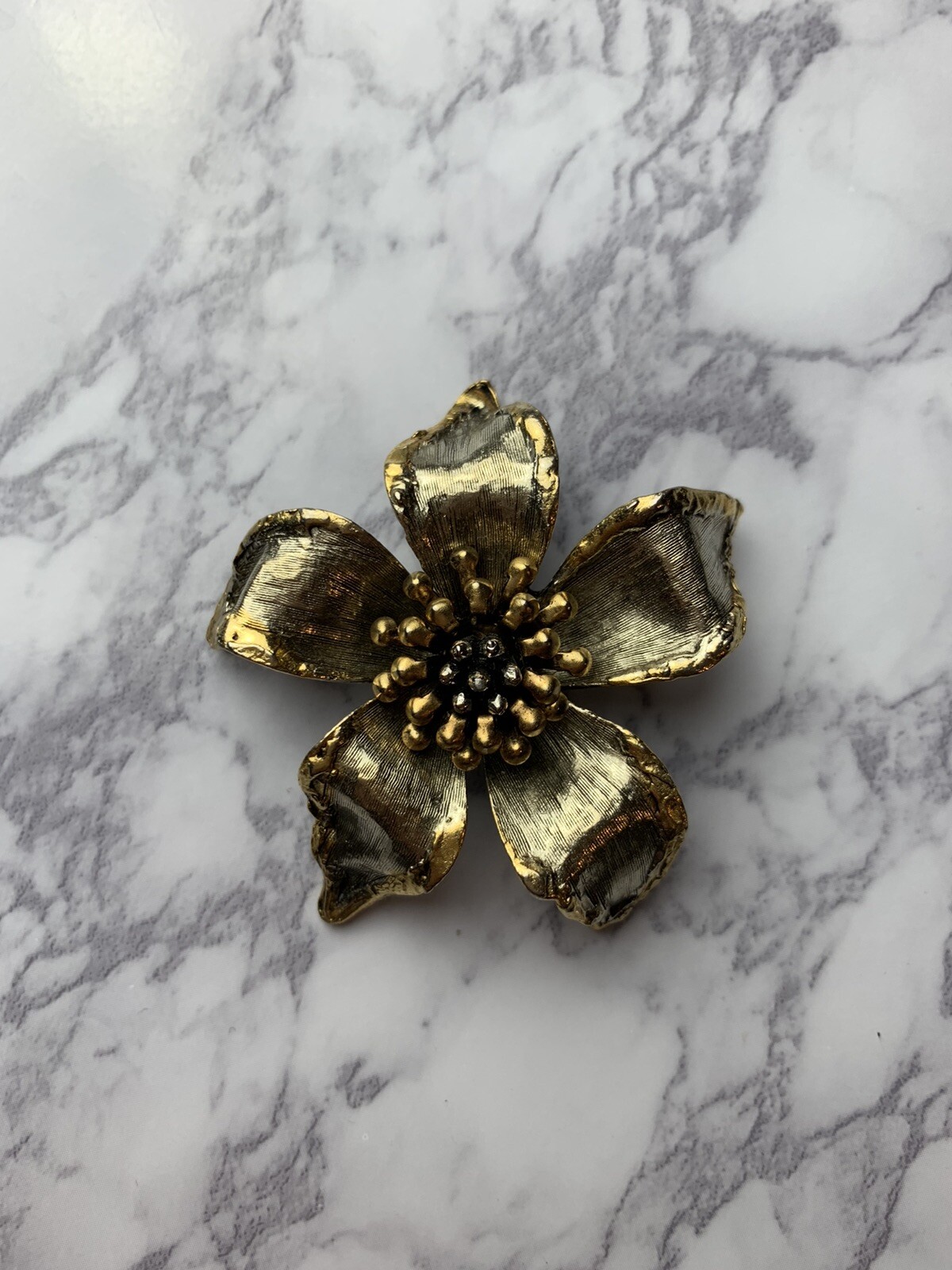 ユウページお作り ブローチ2点 Vintage 1970's Art (c) Metallic Gold Flower Brooch, 2 inch