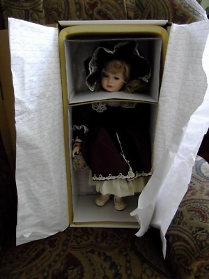 World Gallery DOLLS COLLECTIBLES Porcelain Doll by Thelma Resch
