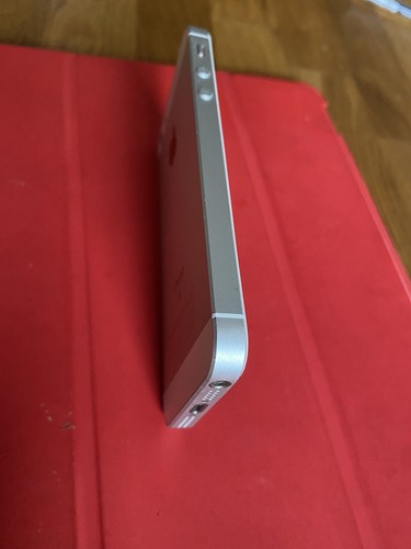 Apple iPhone 5SE - 64GB - weiß (Ohne Simlock) ohne nennenswerten Beschädigungen
