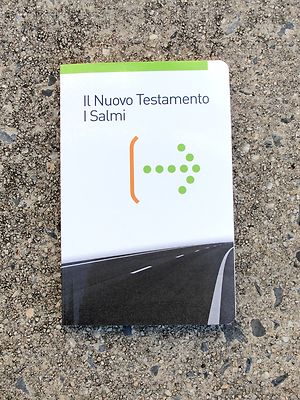 Italian Language New Testament Psalms, Larger Print, La Sacra Bibbia New Revised