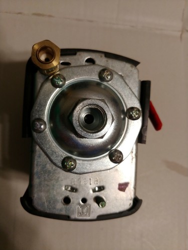 PS2020 ROLAIR Air Compressor Pressure Switch 135 / 105 psi , D1500HPV5