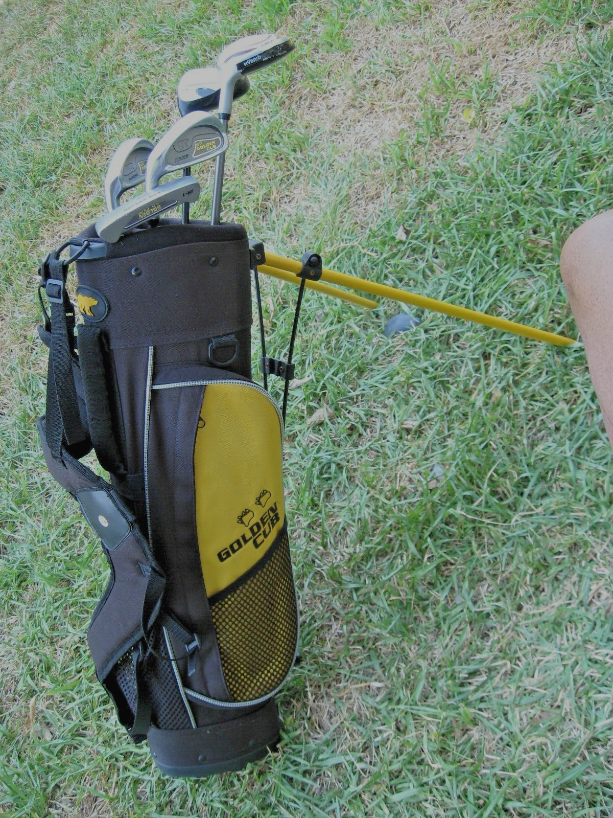 Golden Bear Jr.Golf Club Set/#5-6+7-8 irons /1 wood+hybrd / putter+ Bag / LH