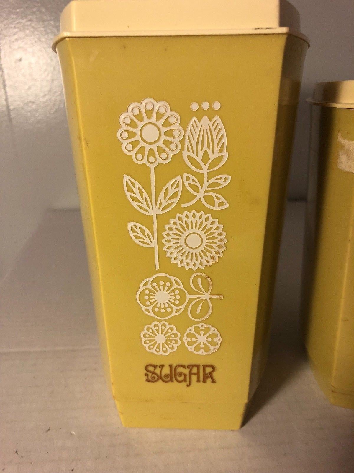 VINTAGE RETRO MID CENTURY PLASTIC CANISTERS HARVEST GOLD FLOWERS SET OF 3 M1