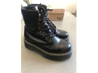 jadon dr martens size 5