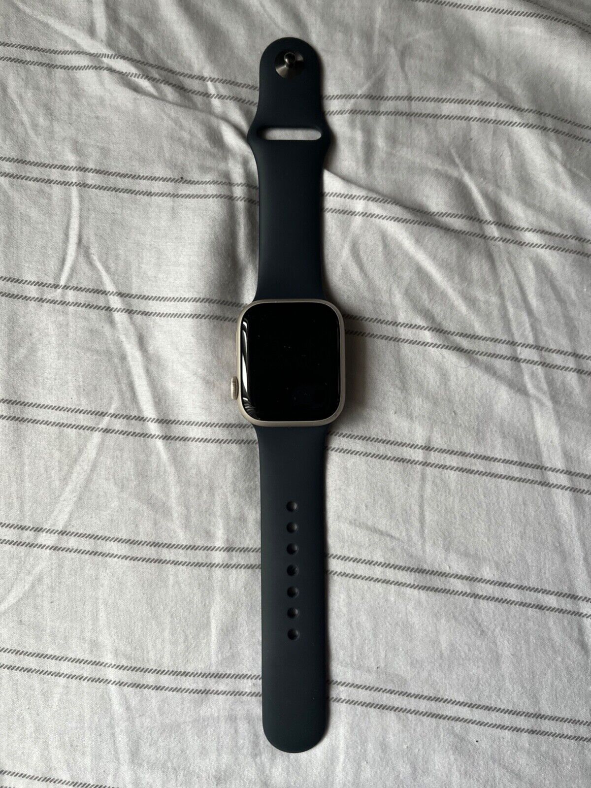 Apple Watch Series 7 41mm Starlight Aluminum Case with Apple Watch Series 7 41mm Starlight Aluminum Case with