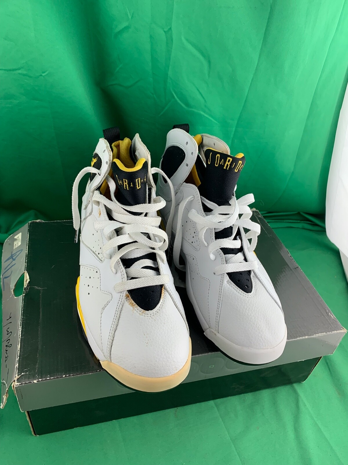 NIKE WMNS AIR JORDAN 7 RETRO 'White Varsity Maize' Size 9