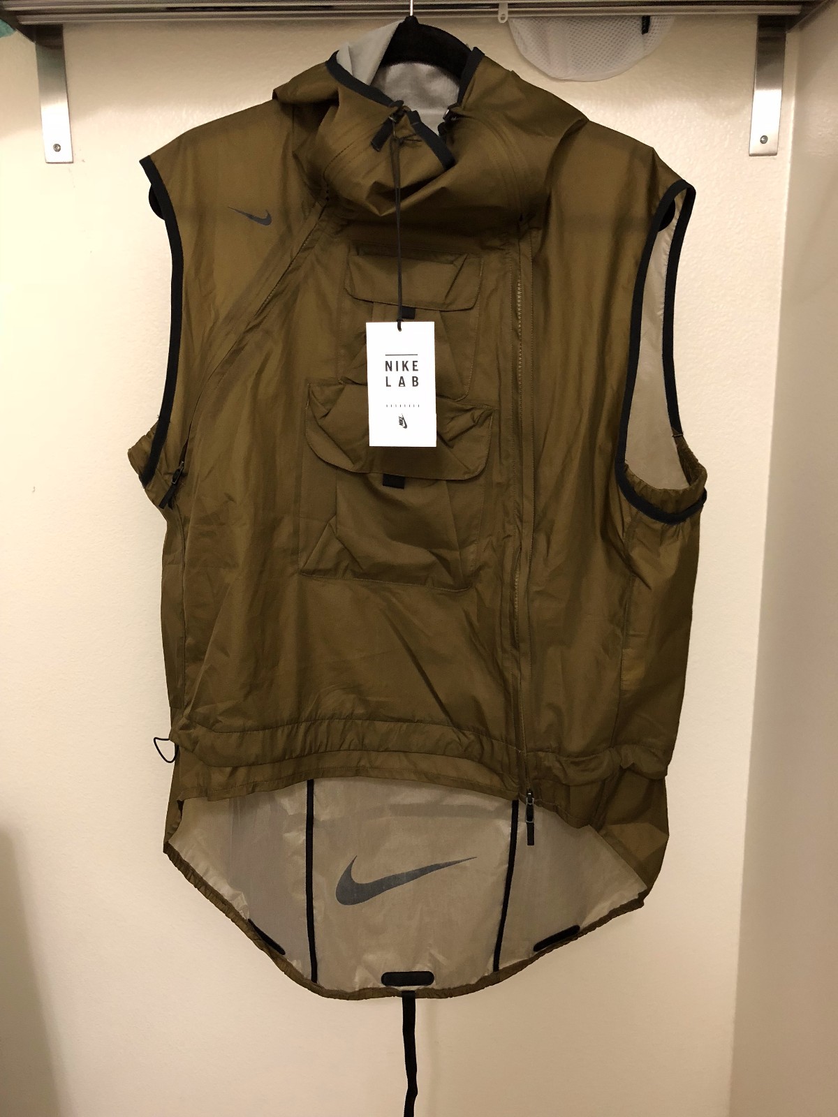 nikelab aae 1.0 vest