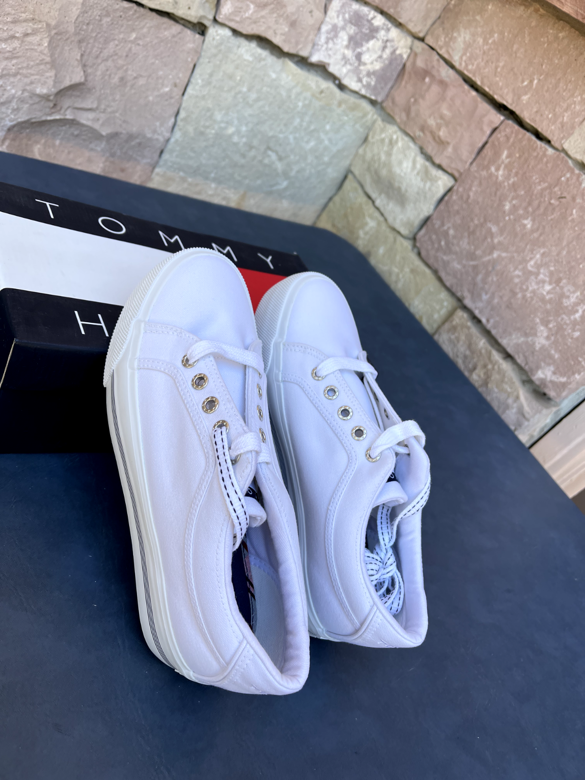 New Tommy Hilfiger Vintage Women's Platform Sneakers Athletic Shoes 7.5M  White: купить с доставкой из США, цена 3 371 руб - (325276982981)