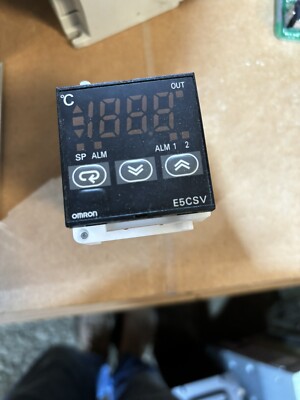 OMRON E5CSV-Q1T-500 Temp Controller NEW NO BOX