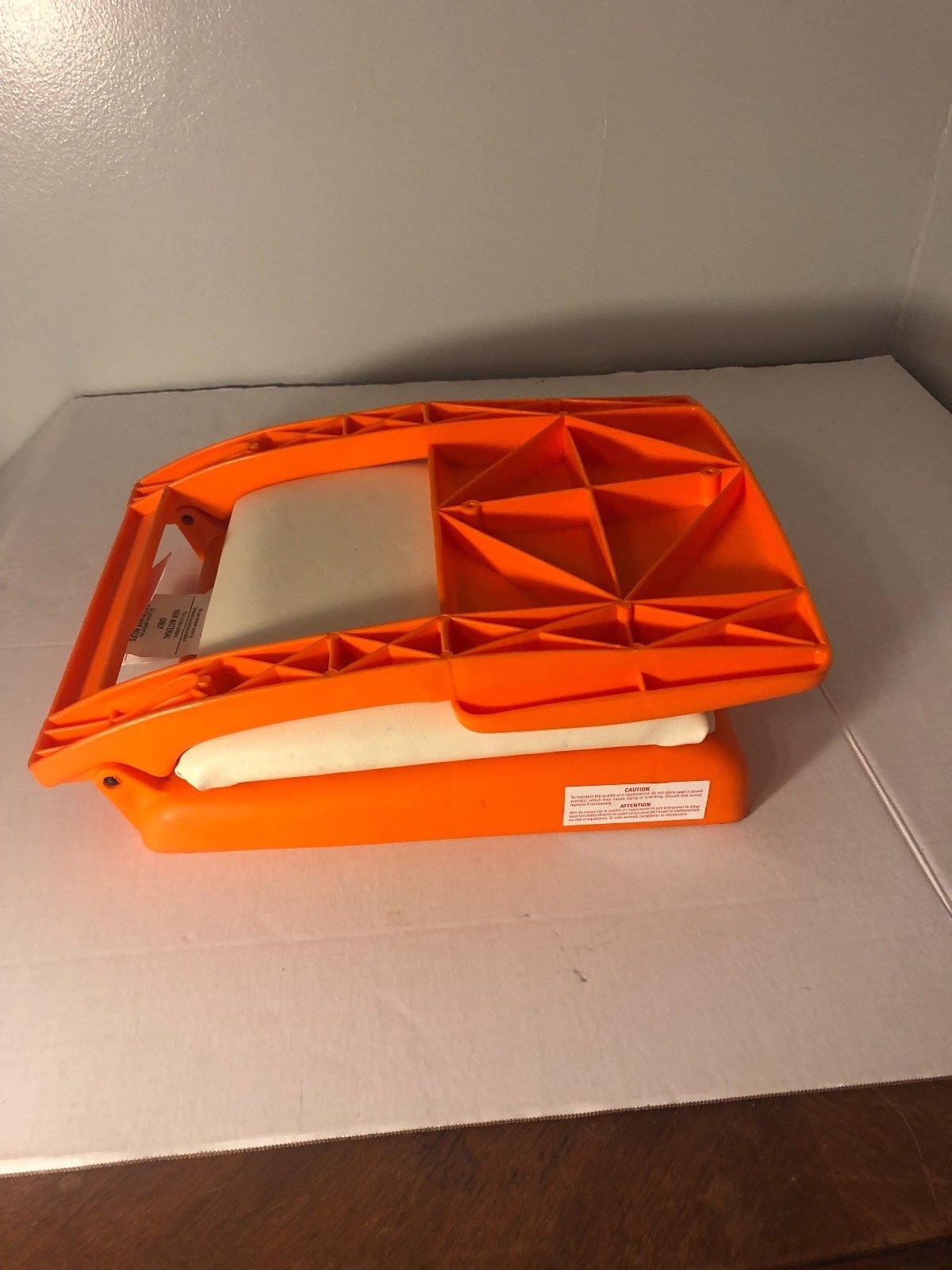 Action Products Premium Stadium Seat  Orange   EUC  L2