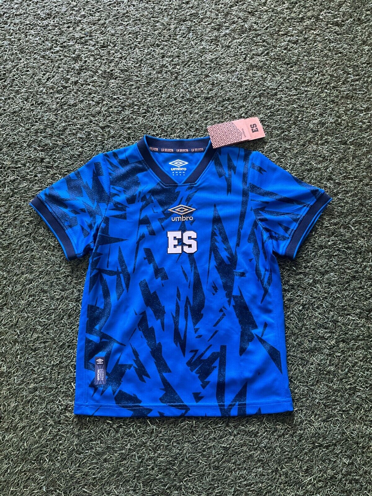 Umbro El Salvador Youth (Kids) Home Jersey 23/24 - Black/Blue Umbro El Salvador Youth (Kids) Home Jersey 23/24 - Black/Blue