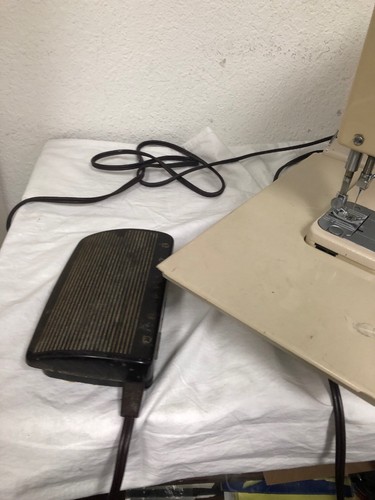 Vintage 1970s Singer Stylist 534 Sewing Machine | Free Arm, & Foot Pedal (2G)