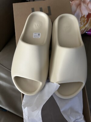 yeezy slide size 9 Bone  New In Box Authentic