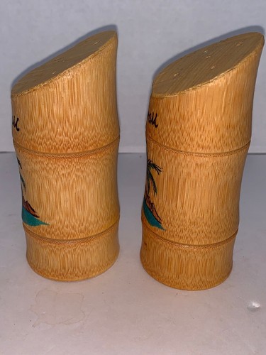 vintage souvenir wooden hawaii salt & pepper 4”
