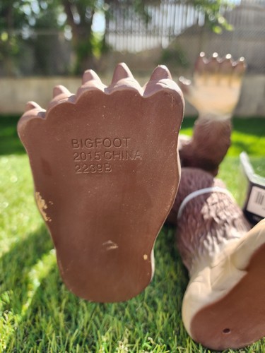 Giant 16" BigFoot Sasquatch Vinyl Figure 2015 Animal Planet Toys R Us Maidenhead