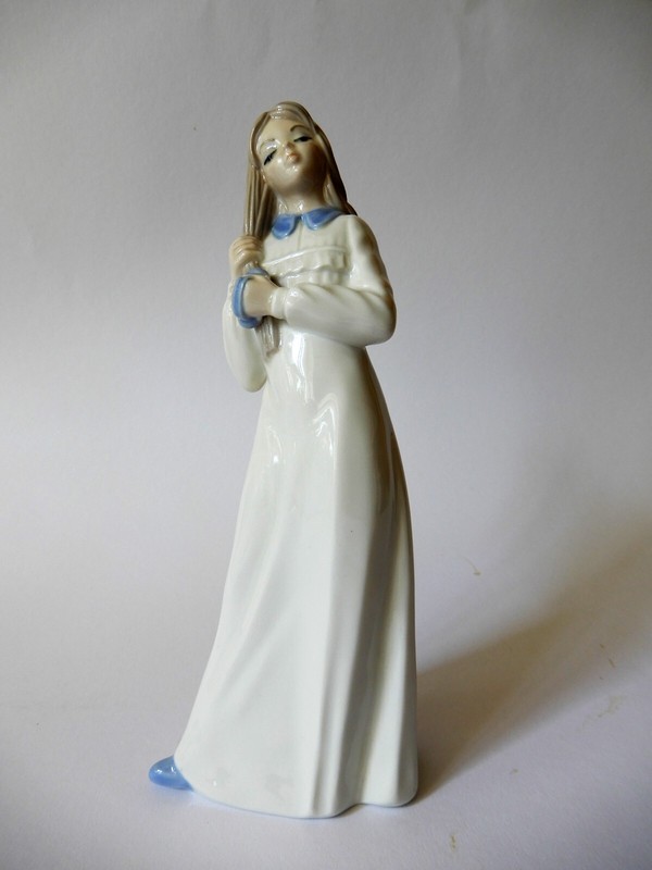 Porzellanfigur MäDchen Mit Langen Haaren Von Spanischer Manufaktur Tengra 