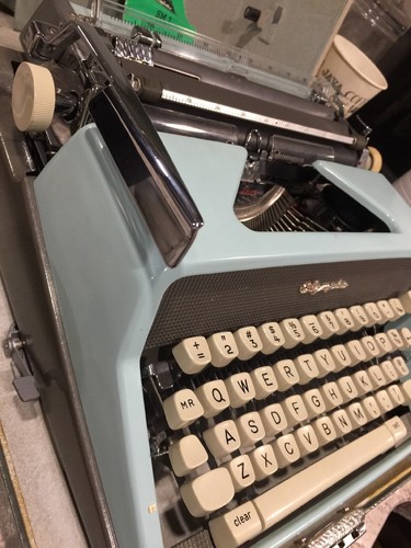 Vintage Olympia SM-7 1963 Portable Typewriter Powder Blue w/ Original Case-Nice!