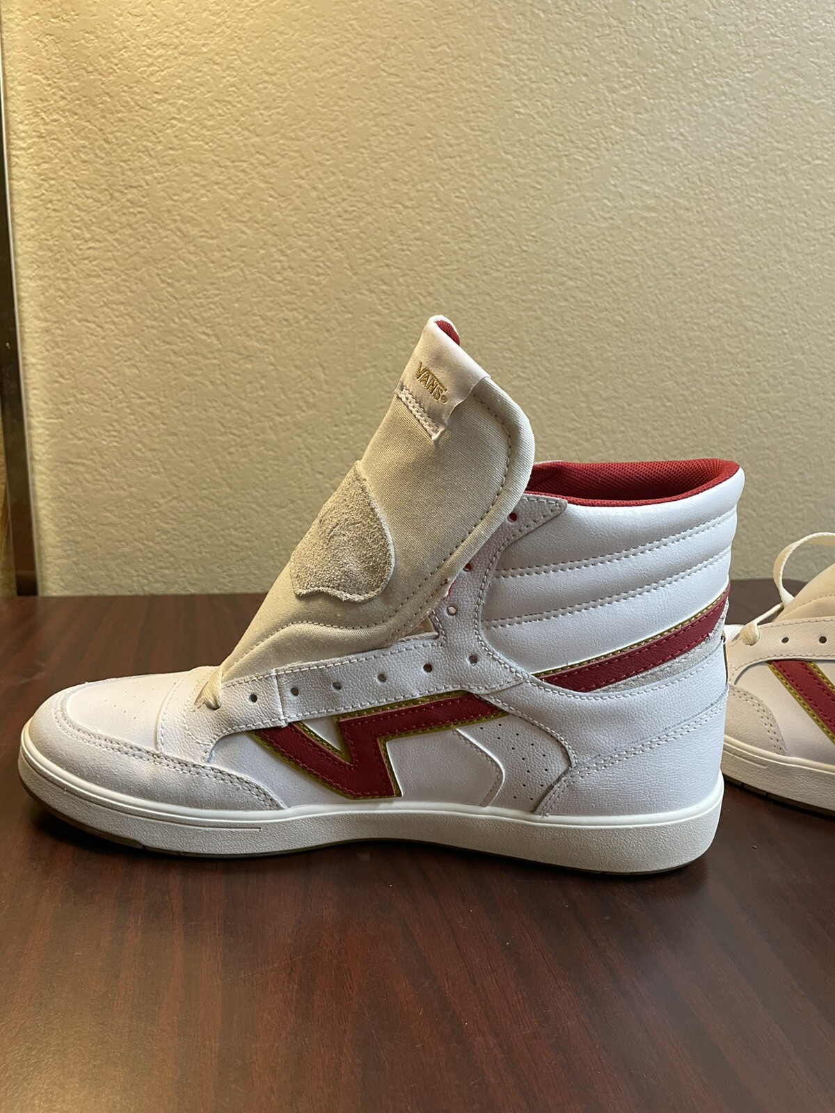 serio collection lowland hi comfycush shoes