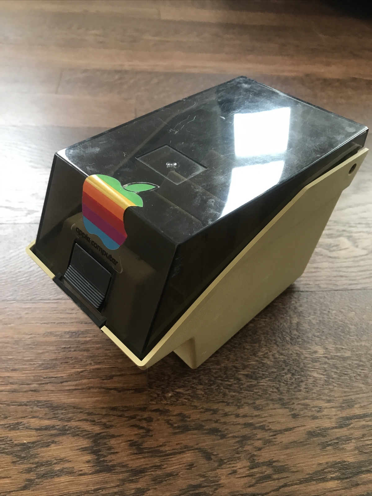 appleの置き物　ガラス製（73）アップルコンピュータ ジョブズ氏とウォズニアック氏が組み立てた「Apple-1」、約5700