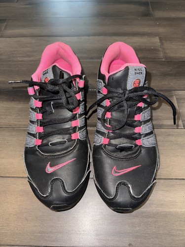 NIKE ナイキ ショックス shox 28.0 Nike Shox NZ Black Pink Blast Dark Gray Running Shoes 636088-026