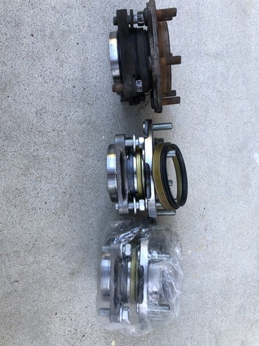 2 Front Wheel Hub W/OEM KOYO Japanese Bearing Assembly Set