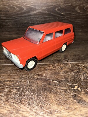 Vintage Tonka 9 Inch Jeep Wagoneer 1970's Orange Pressed Steel