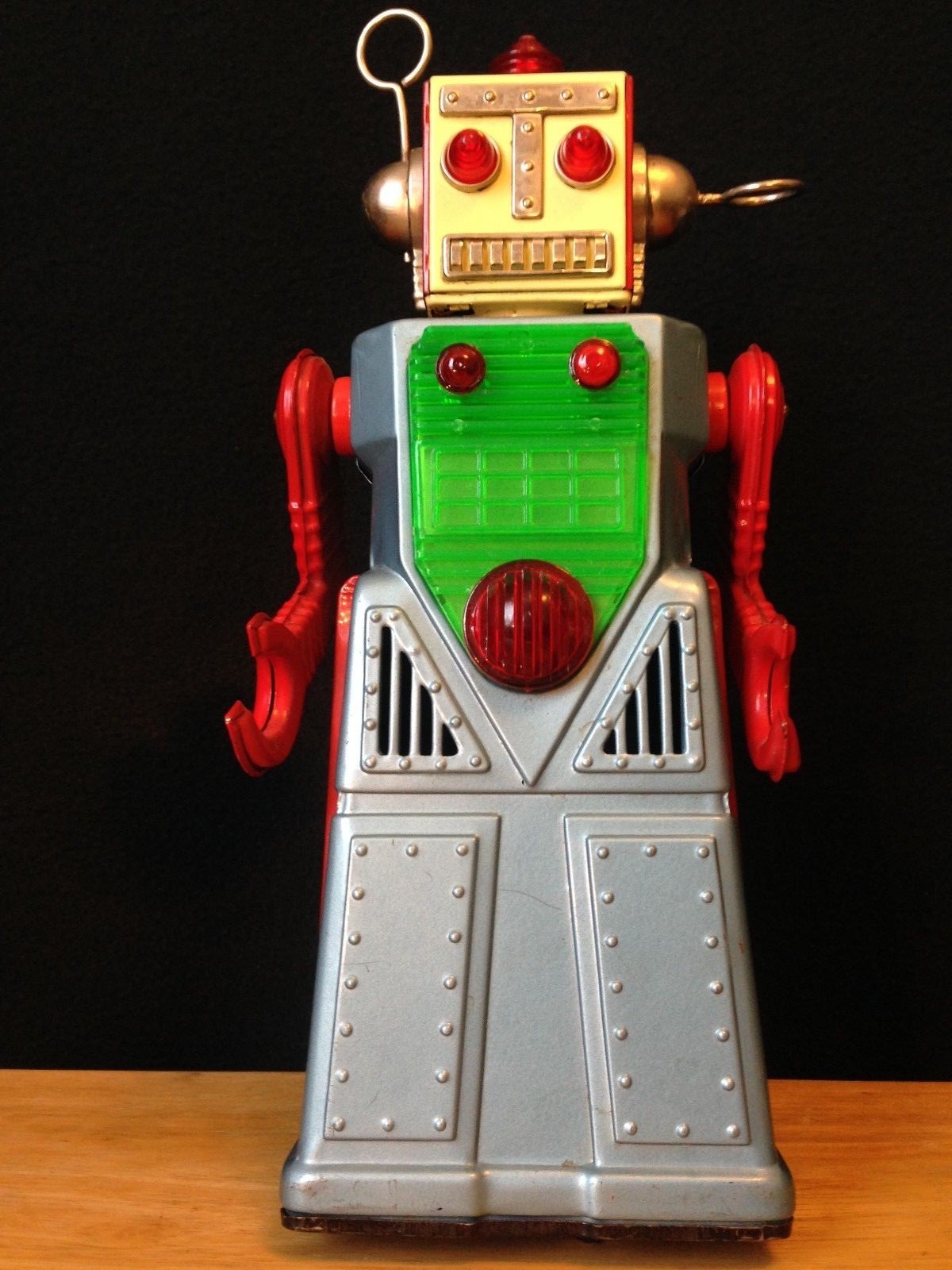 Radical Robot, Yoshiya, Japan,1950's, tin robot from the Golden Era, super rare!