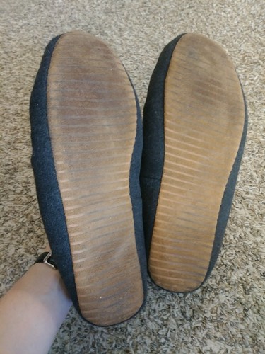 H & M Felted Slippers with leather accent. Faux fur lined. Mens 10.5 M EUC gray