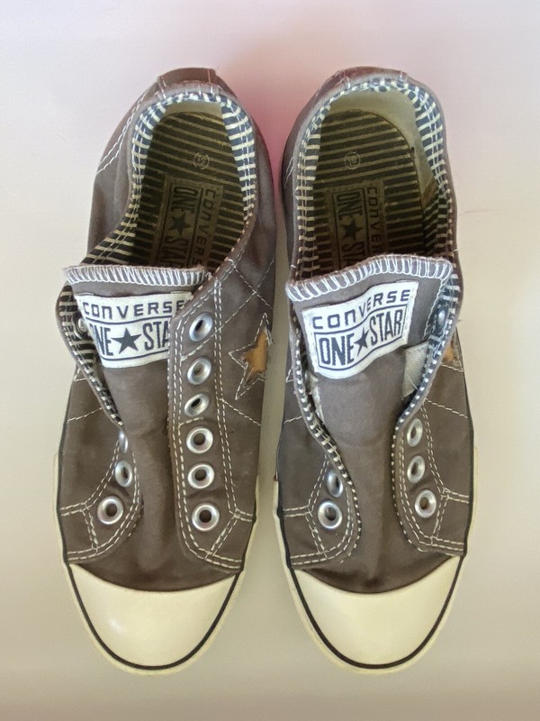 converse laceless slip on sneakers