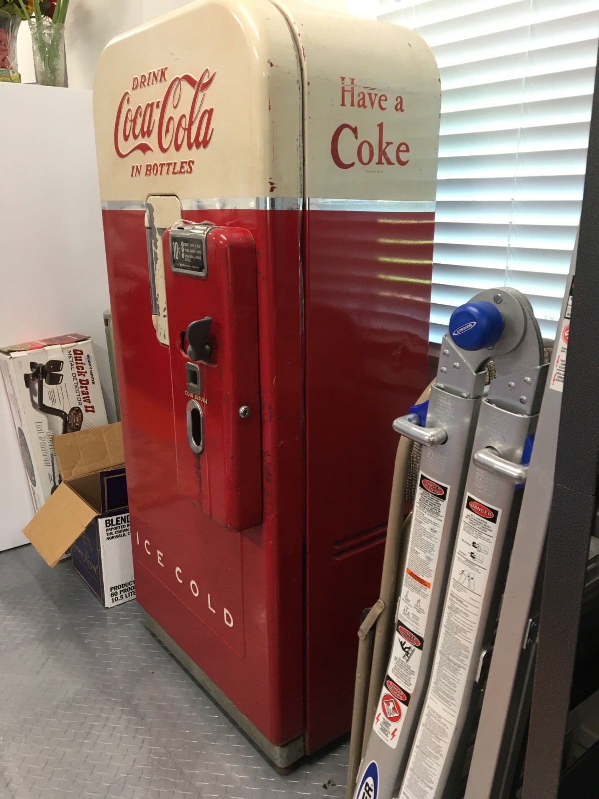vintage coke bottle machine 1938