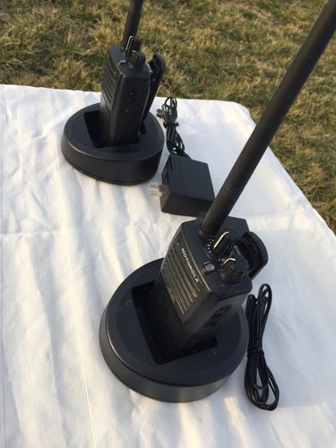 Motorola  VX-261-D0-5  VHF portable radio