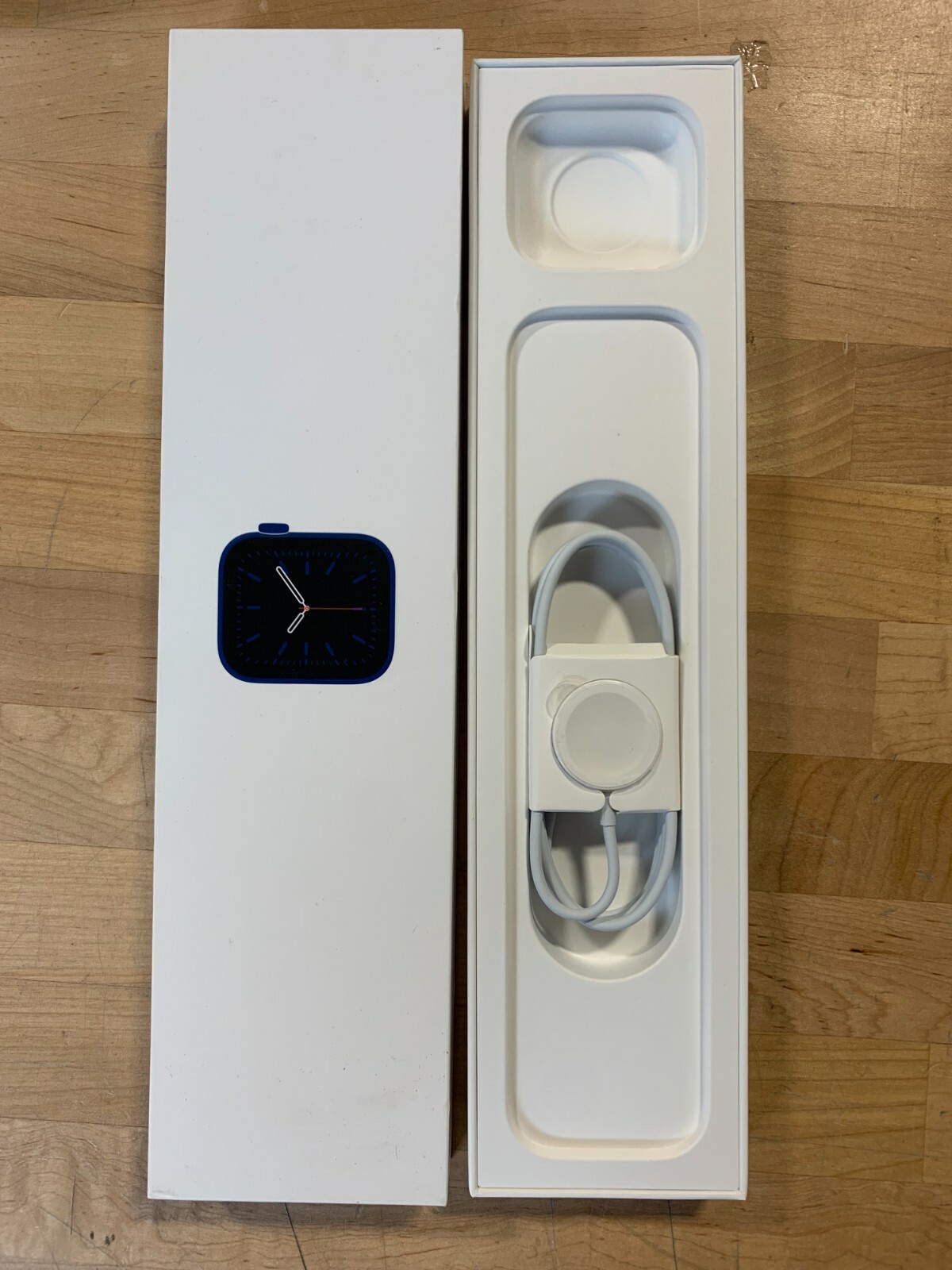 Apple Watch Box Series 6 SE 40 44mm Original with Genuine Magnetic USB Charger