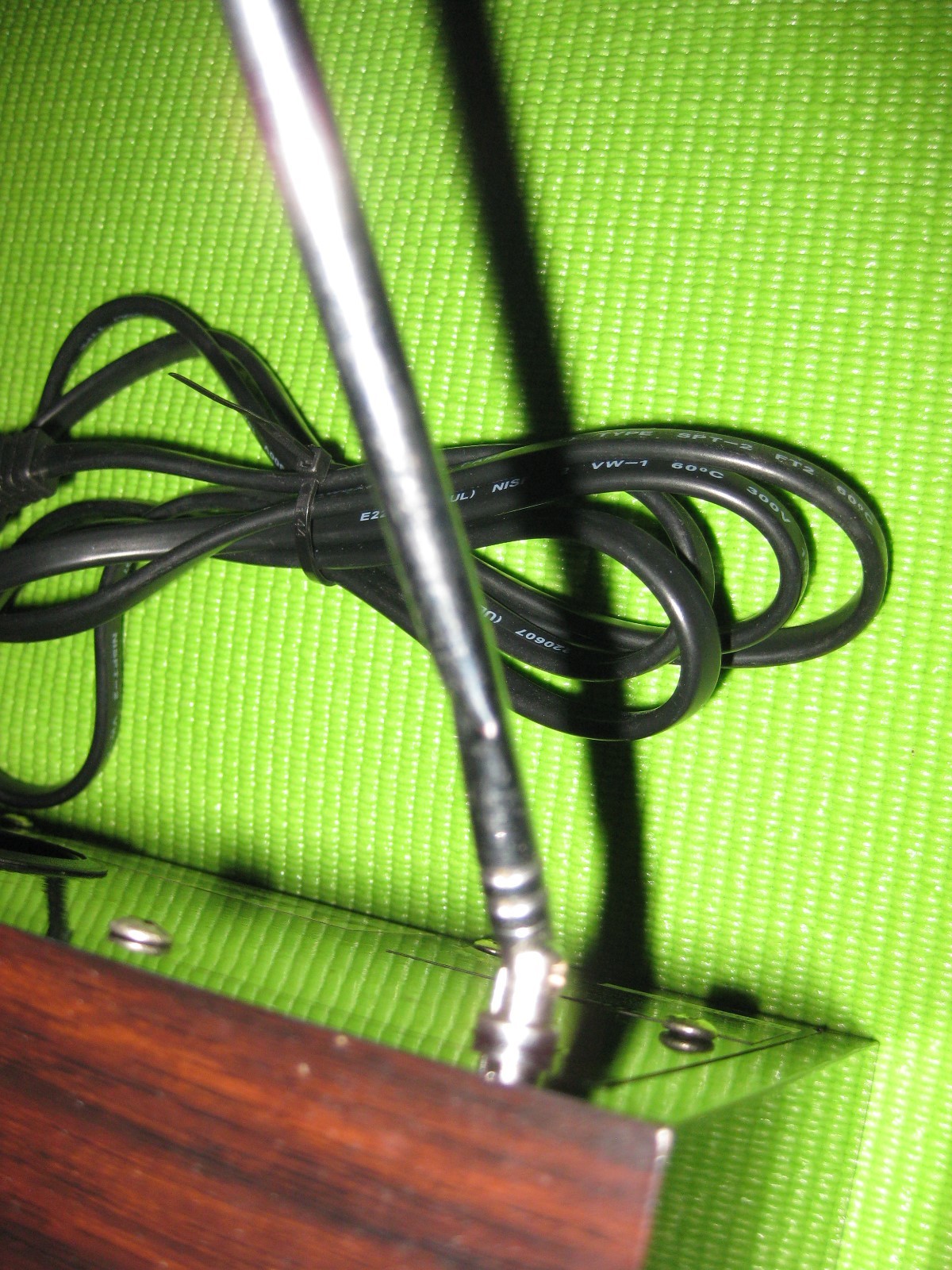 CURTIS RETRO STYLE FM/AM SYSTEM (RADIO)-Model RCD3815-in good working condition