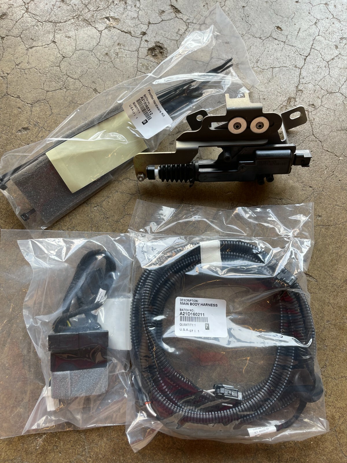 2020-2024 Nissan Titan Electronic Tailgate Lock Kit | 999M2W3031