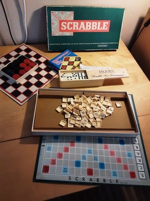 COLLECTION OF PARLOUR/board GAMES, DRAUGHTS, DOMINOES, SCRABBLE
