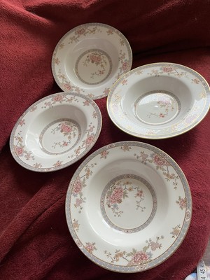 One Royal Doulton Canton LARGE Soup Bowl 9'' UNUSED 22K gold trimmed decoration