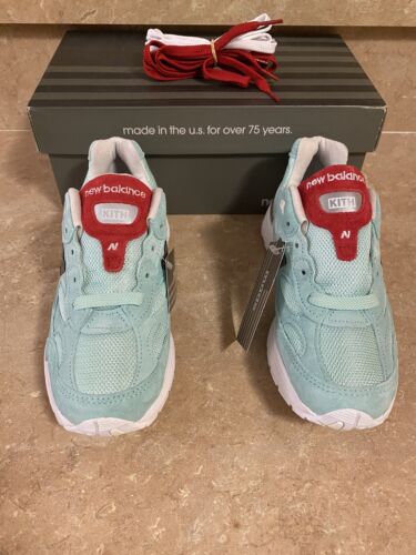 New Balance 992 x KITH Kithmas 2020 Collection Light Reef New Balance 992 x KITH Kithmas 2020 Collection Light Reef