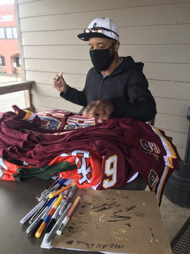 Santana Moss Signed Flat White Custom Redskins Mini W Dallas Sucks Inscript