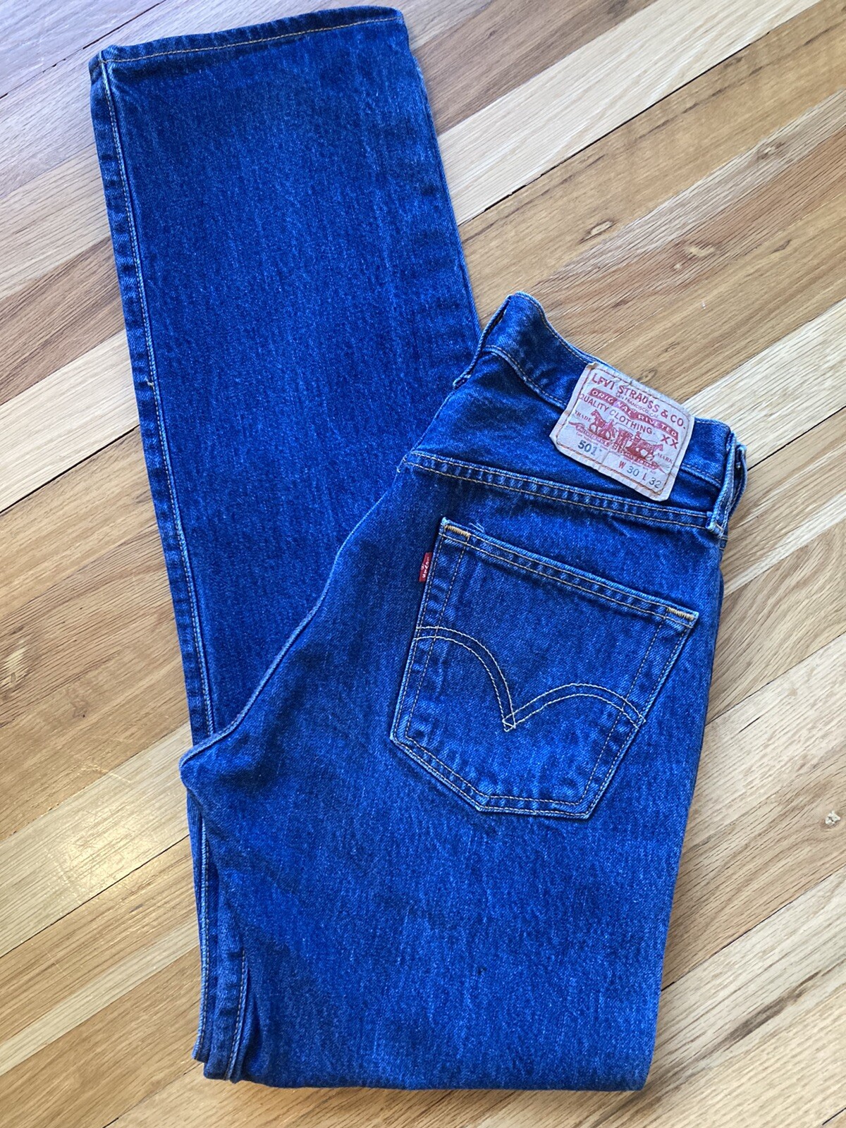 Джинсы Vtg Men's 501 LEVIS 30x32 Red Tab Button Fly Blue Jeans: купить с  доставкой из США, цена 5 916 руб - (334368106992)