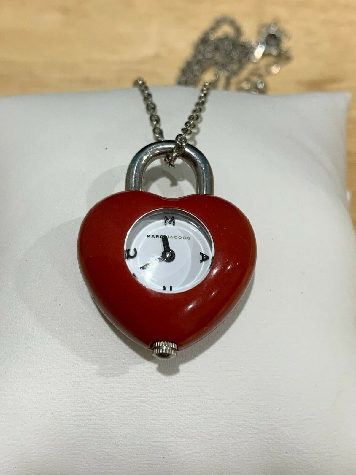 Vtg MARC JACOBS SILVER TONE CHAIN LINK,RED HEAR CHARM Vtg MARC JACOBS SILVER TONE CHAIN LINK,RED HEAR CHARM