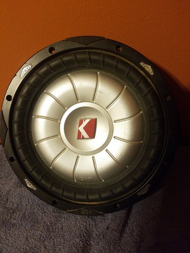 KICKER SUBWOOFER CVT10 4 OHM  (WORKING CONDITION)