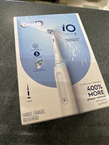 Oral-B iO Series 3 Rechargeable Electric Toothbrush - Matte
