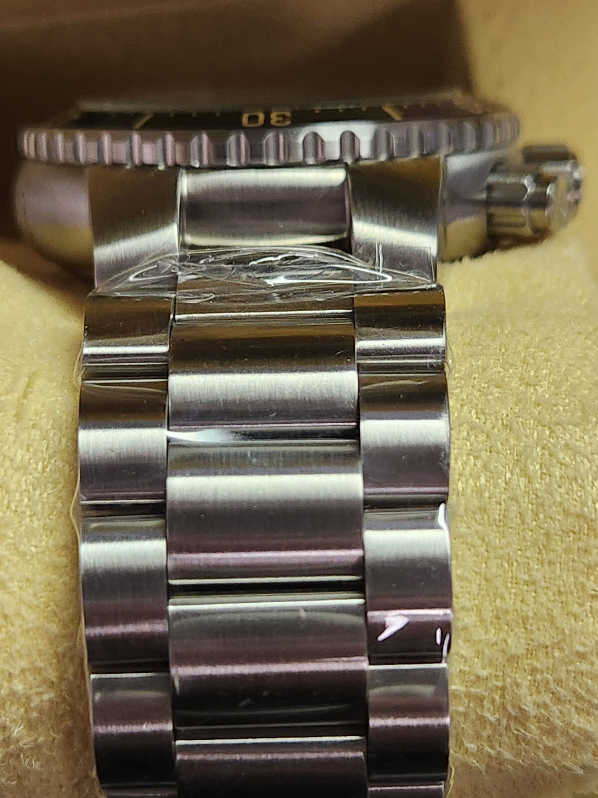 Pre-owned Invicta Reserve Pepsi Bezel Watch, Swiss Quartz Movement Ronda 5050.c, 47mm
