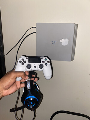 sony playstation 4 Wihte pro 1tb
