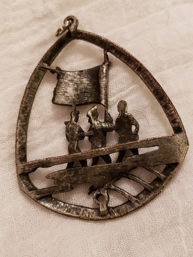 Vintage Pewter 1776 Patriotic Pendant Soldiers Flag Drum Fife