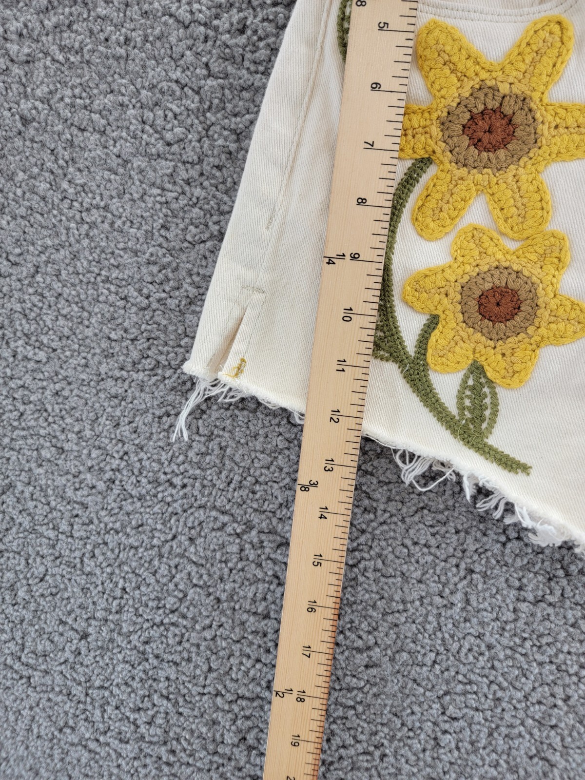 BLANKNYC Embroidered Denim Shorts Women's 24 Ray of Sunshine Button Zip Closure - Picture 9 of 18