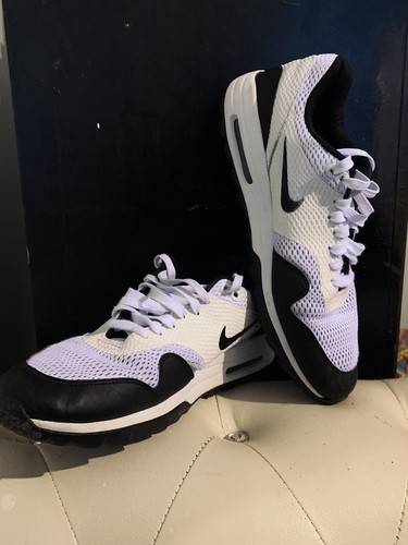 Shoe (black/white) Size 11