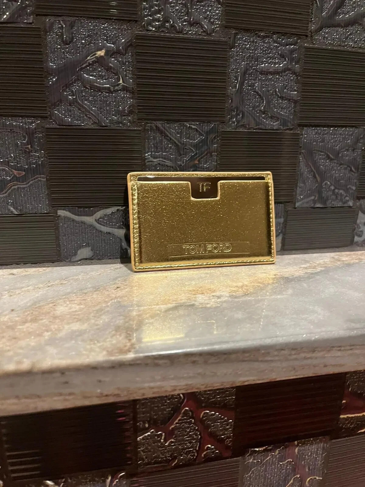 【関税＆送料込み】Tom Ford Wallets Tom Ford - Black & Red Leather Bi-Fold Wallet | Mitchell Stores