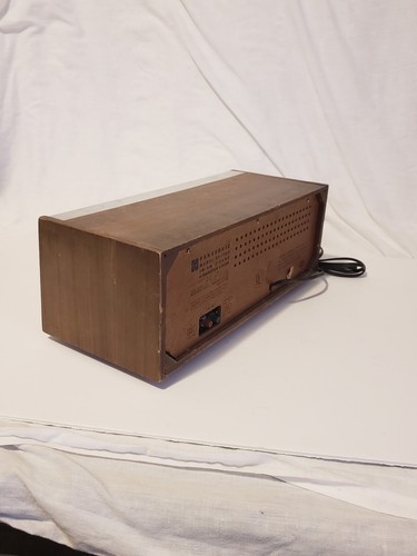 Vintage Panasonic RE-7369 FM/AM Solid State Radio Powers on Works Good EUC