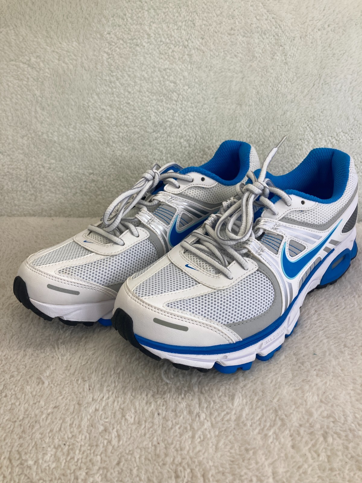 Nike Women's Air Max Moto + 8, Shoe Size 10.5, White Blue Nike Women's Air Max Moto + 8, Shoe Size 10.5, White Blue